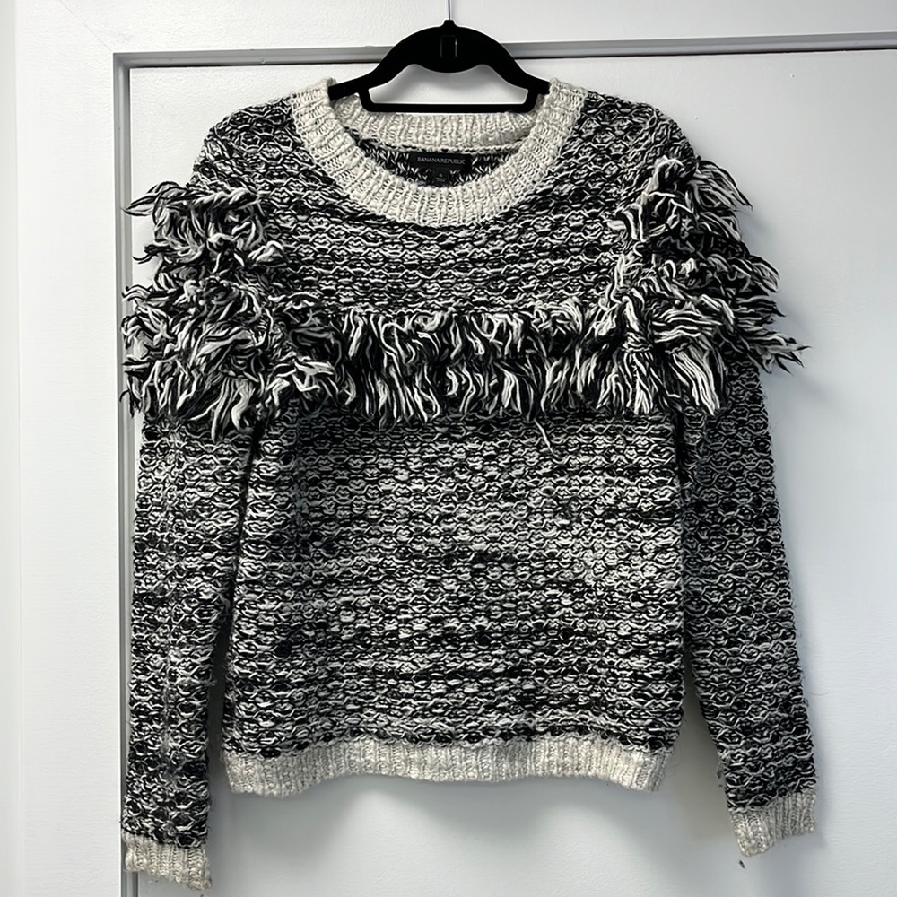 Banana Republic Women’s Shabby Chunky Sweater with fringe- size small